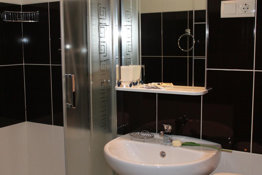 Paradise Hotel Gomel Bagian luar foto
