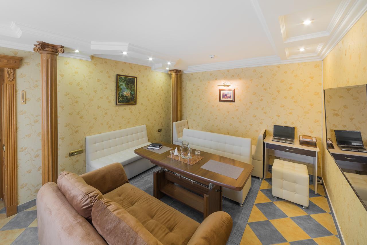 Paradise Hotel Gomel Bagian luar foto